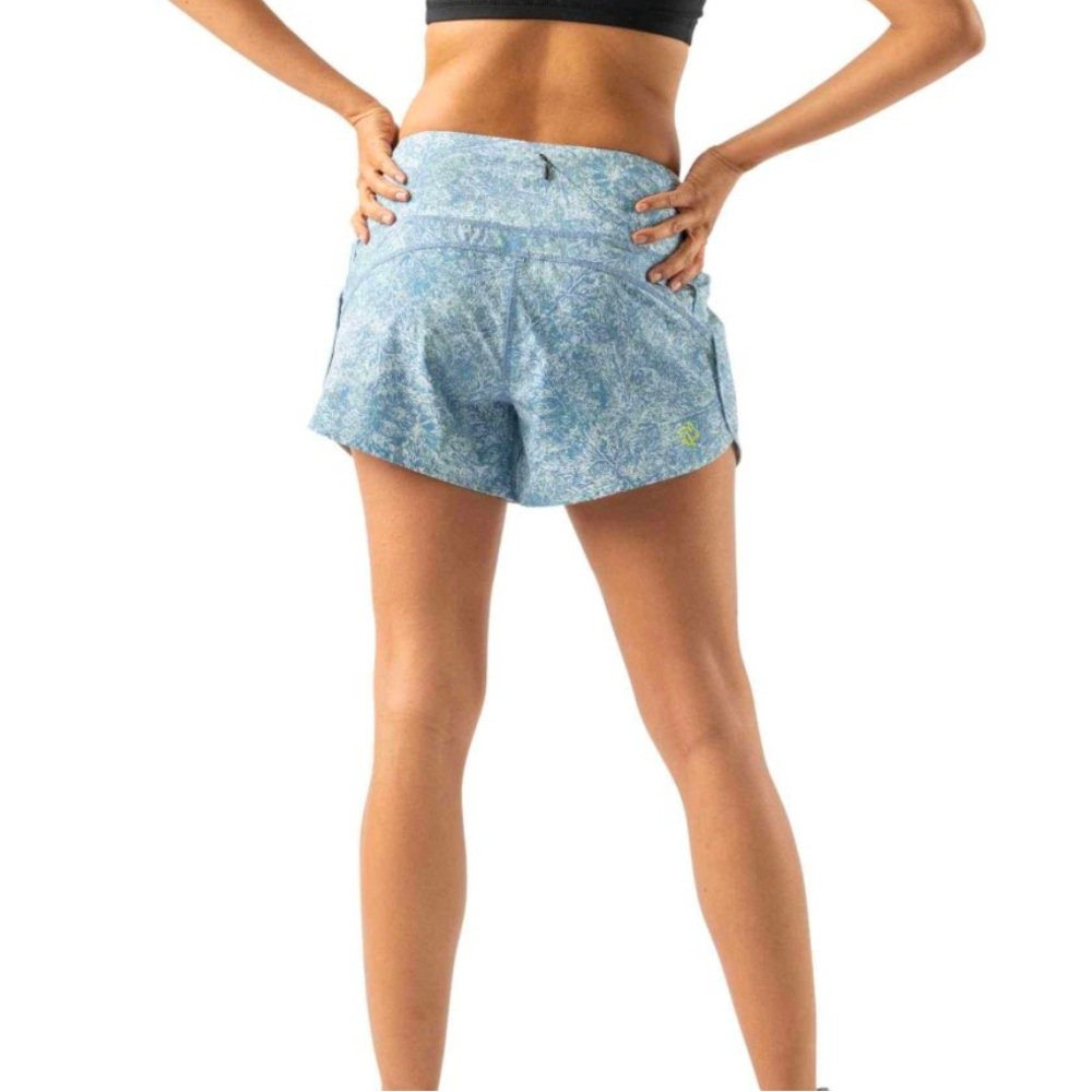 NWT Rabbit Summit Chasers 4” Endless Sky Fern Short - Small